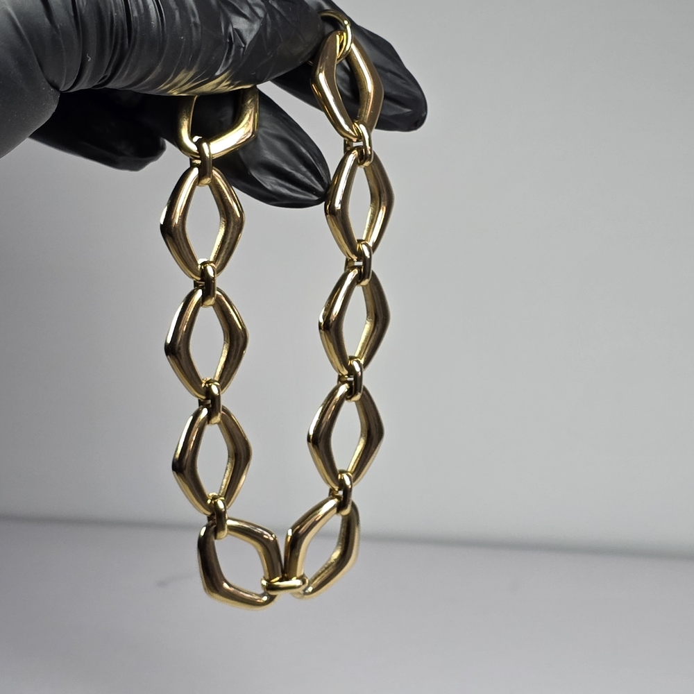 Elegant Gold Link Bracelet